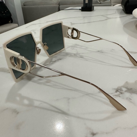 Dior 30Montaigne Sunglasses - Picture 5 of 8